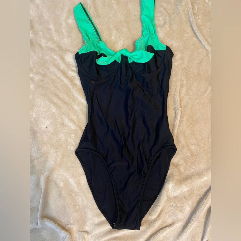 Newport News slimming one piece cup lined swim suit